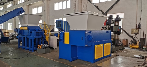अच्छी कीमत पीपी पीई लैंप्स स्क्रैप श्रेडर XR700 स्टैंड, 37KW रोटर व्यास 280-400 मिमी, 700 मिमी लंबाई ऑनलाइन
