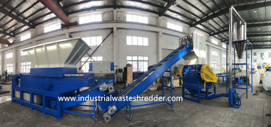 अच्छी कीमत जंगम फीडिंग हूपर के साथ 135KW मोटर 1500x1100Mm केबल श्रेडर ऑनलाइन